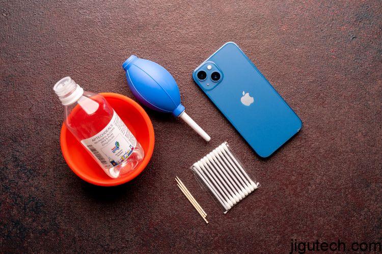 如何清洁 iPhone 充电端口